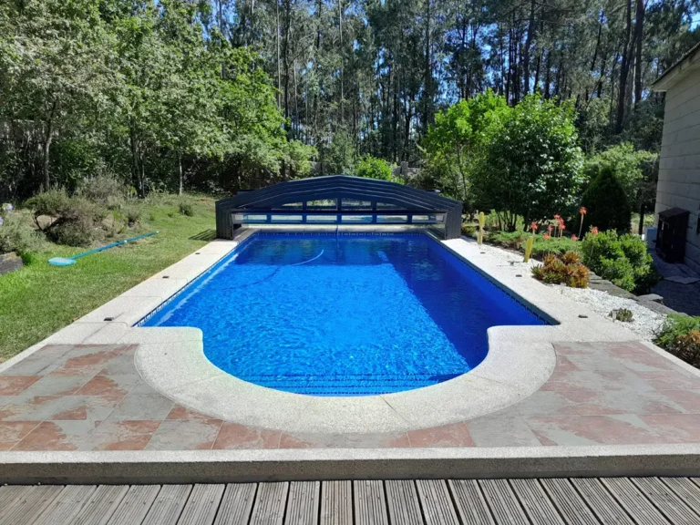 Construcción de piscina con formas curvas (4)